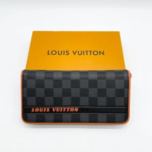 Клатч Louis Vuitton 3