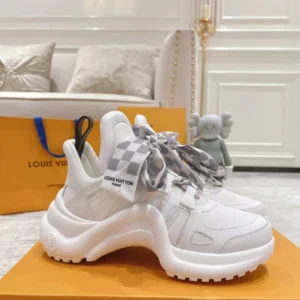Louis Vuitton 10