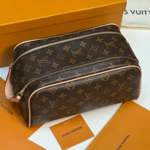 Косметичка Louis Vuitton 1