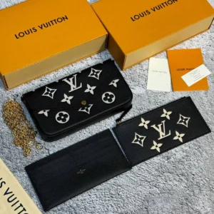 Клатч Louis Vuitton