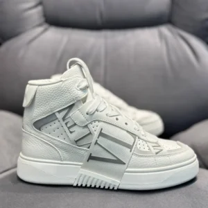 VALENTINO 1