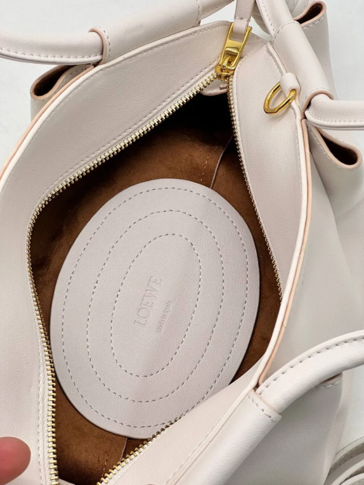 LOEWE 2 — Молочный — дополнительный вид