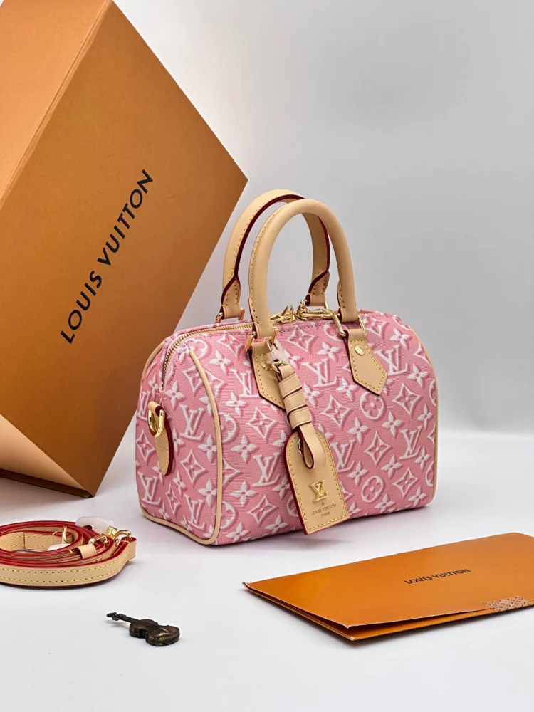 Louis Vuitton 000 — Розовый — основной вид