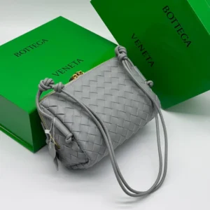 Bottega Veneta 32